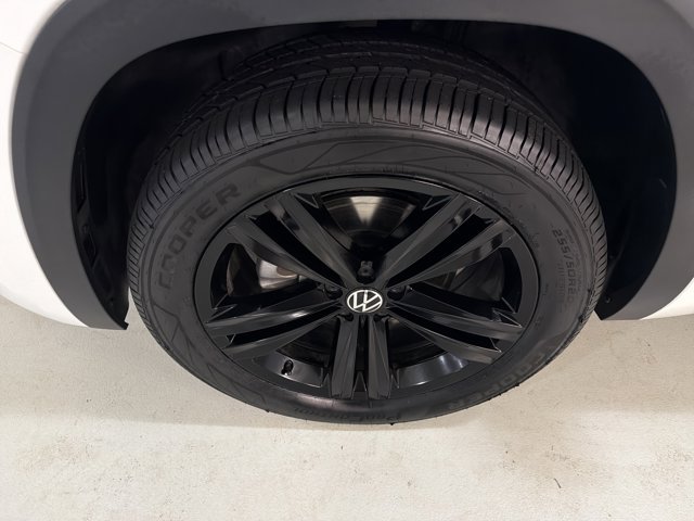 Certified 2023 Volkswagen Atlas SEL R-Line AWD/4WD image 11