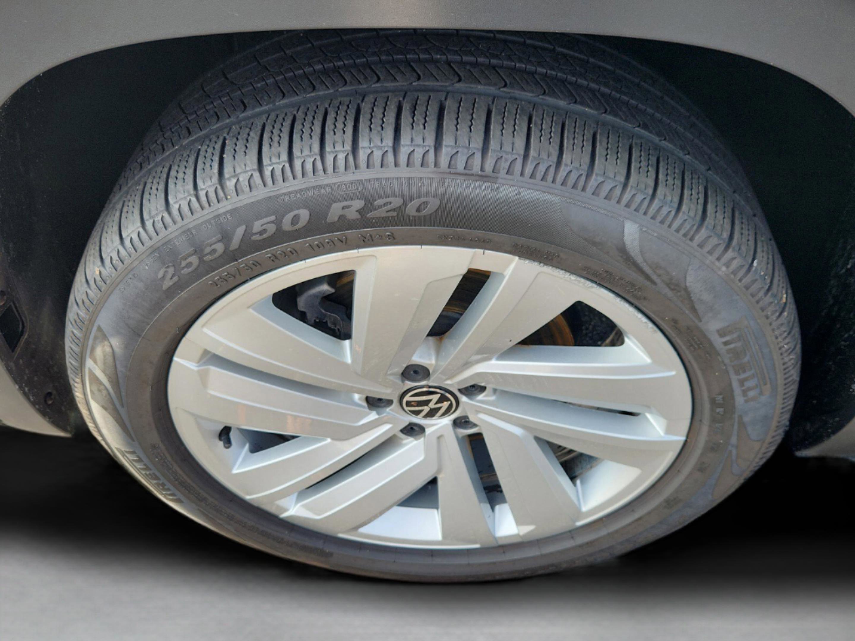 Used 2020 Volkswagen Atlas Cross Sport SE w/ Panoramic Sunroof Package image 30