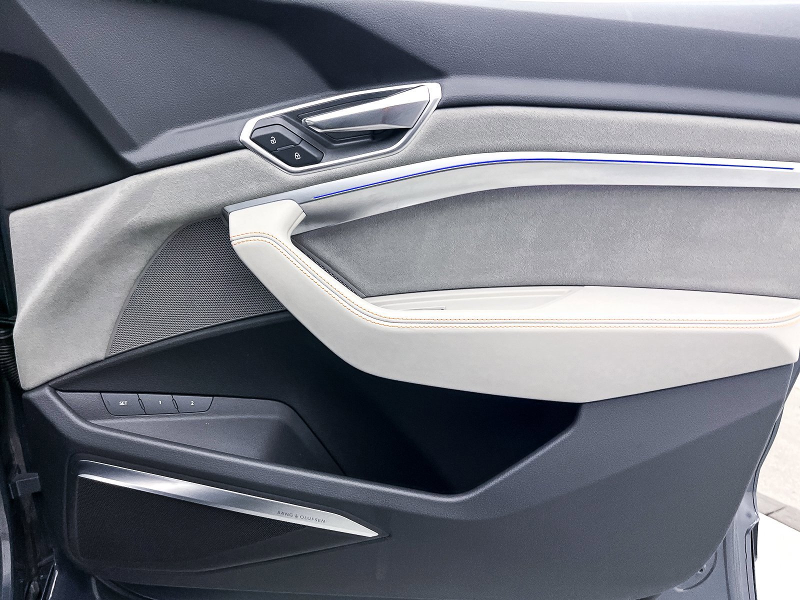 Used 2024 Audi Q8 e-tron Prestige image 37