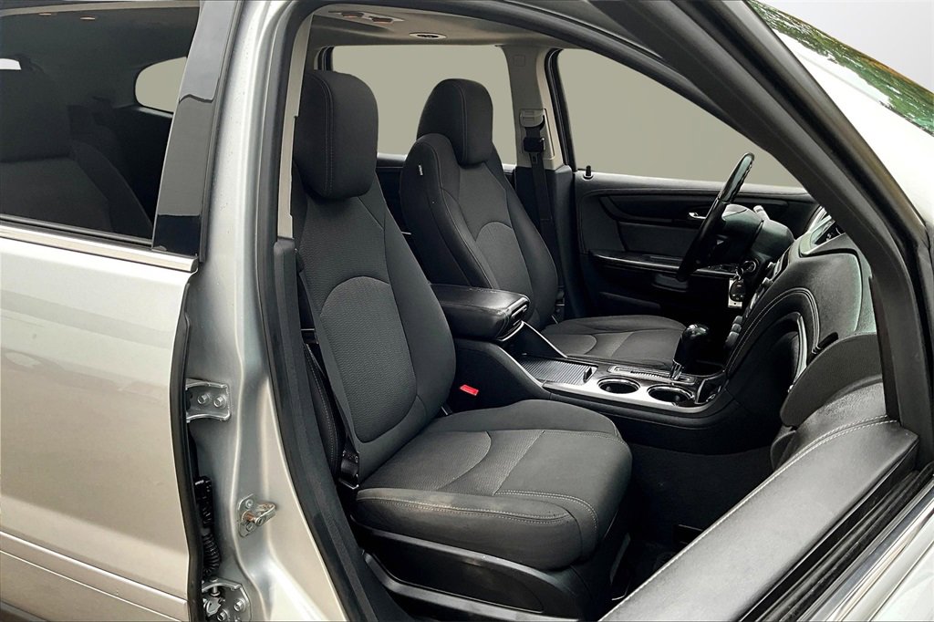 Used 2017 Chevrolet Traverse LT w/ Style and Technology Package image 30