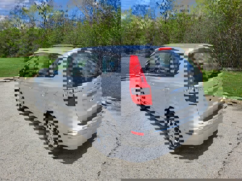 Used 2011 Hyundai Elantra GLS image 9