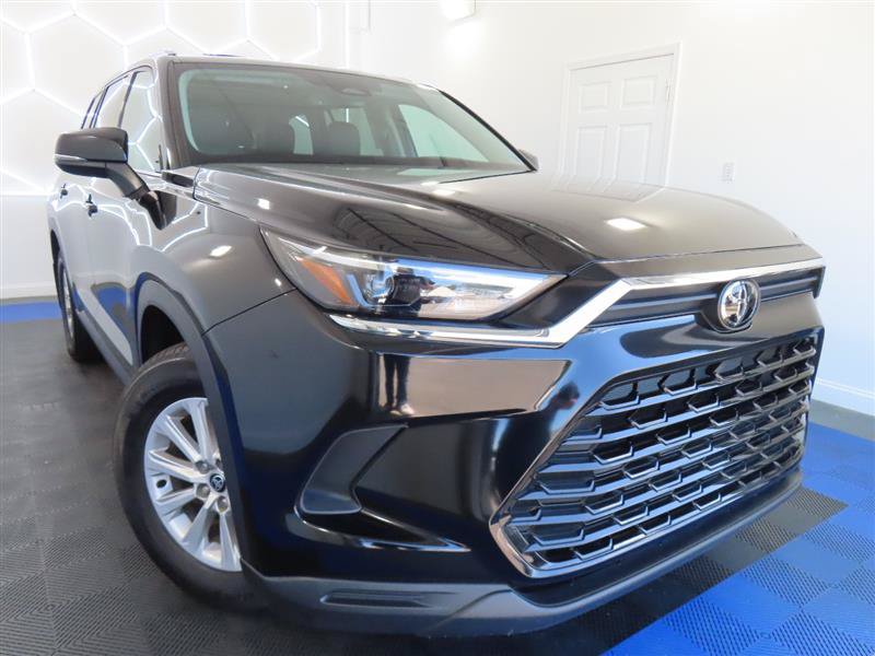 Used 2025 Toyota Grand Highlander AWD image 2