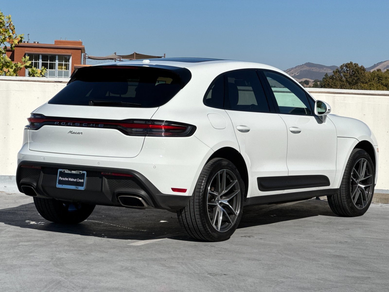Certified 2026 Porsche Macan AWD/4WD image 9