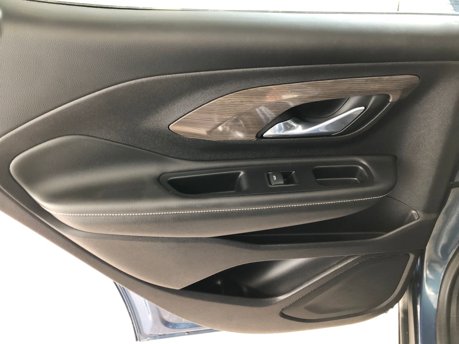 Used 2024 GMC Terrain Denali w/ Denali Premium Package image 16