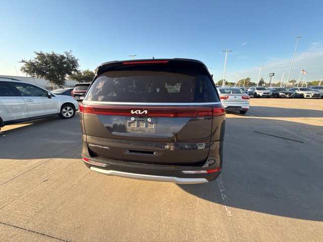 Used 2022 Kia Carnival LX FWD image 11
