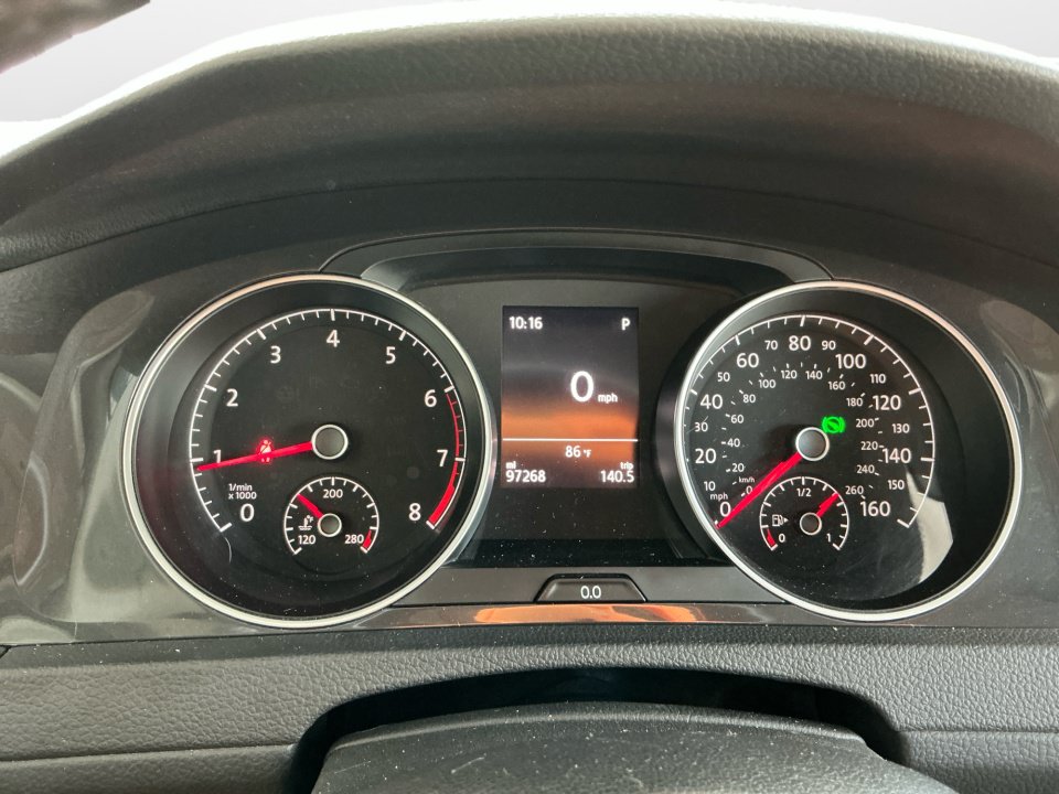 Used 2021 Volkswagen Golf 4-Door FWD image 14