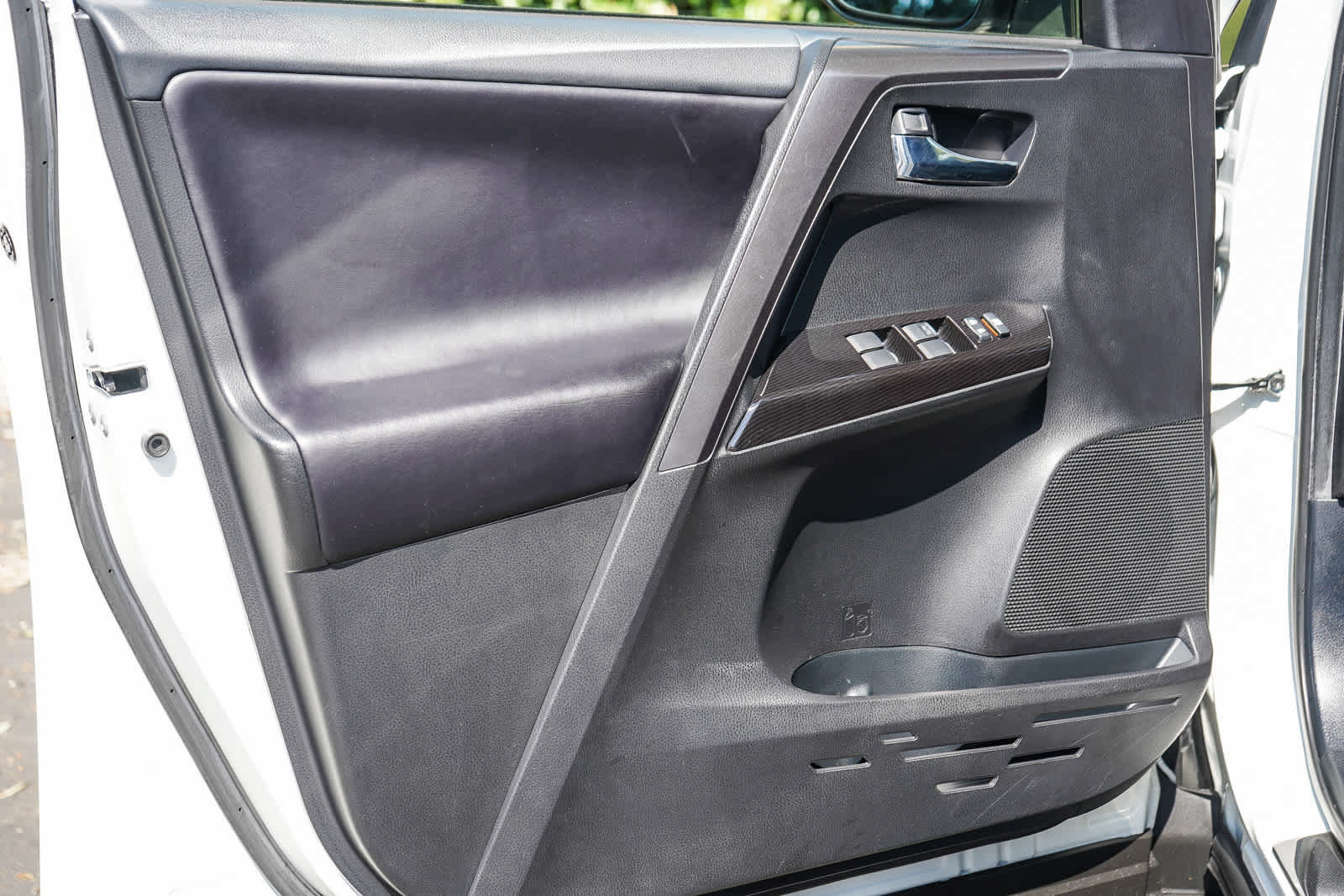 Used 2018 Toyota RAV4 SE w/ Power Extra Value Package FWD image 21