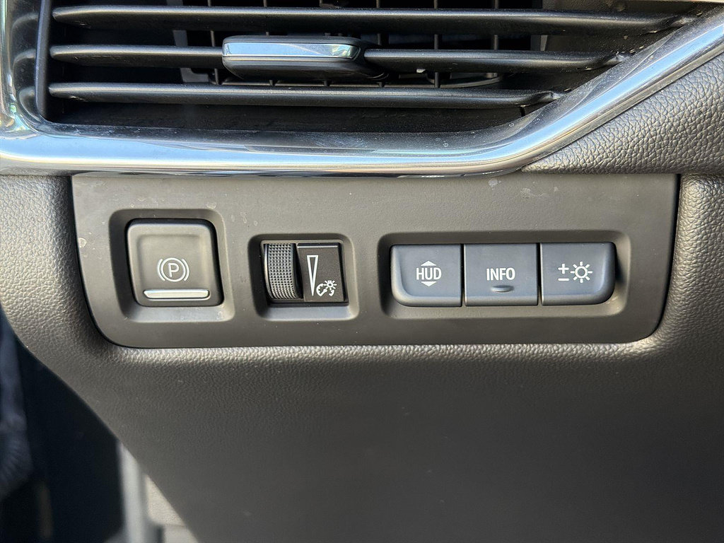 Used 2023 Cadillac XT4 Sport w/ LPO, Onyx Lite Package AWD/4WD image 17