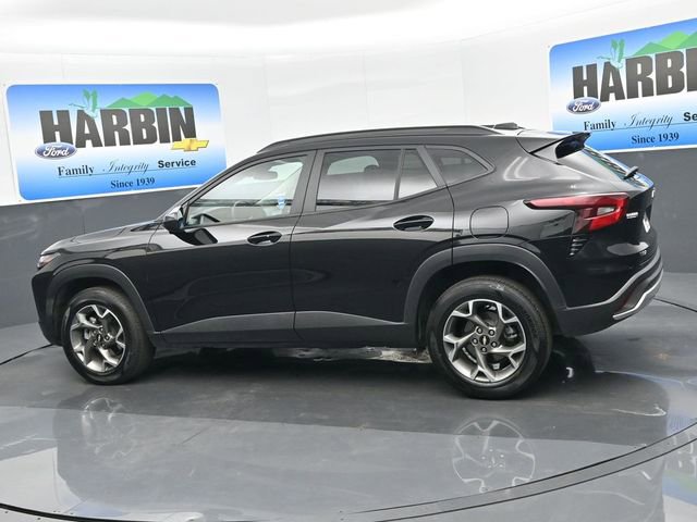 Used 2025 Chevrolet Trax LT w/ LT Convenience Package image 3