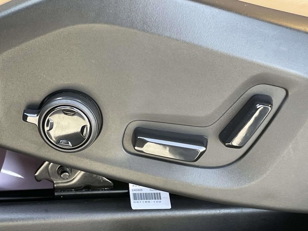 Used 2025 Volvo XC90 B6 Ultra w/ Protection Package image 8