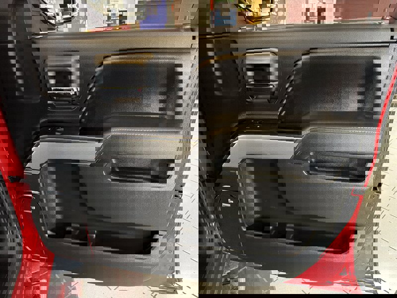 Used 2015 Chevrolet Silverado 1500 LTZ Z71 image 32