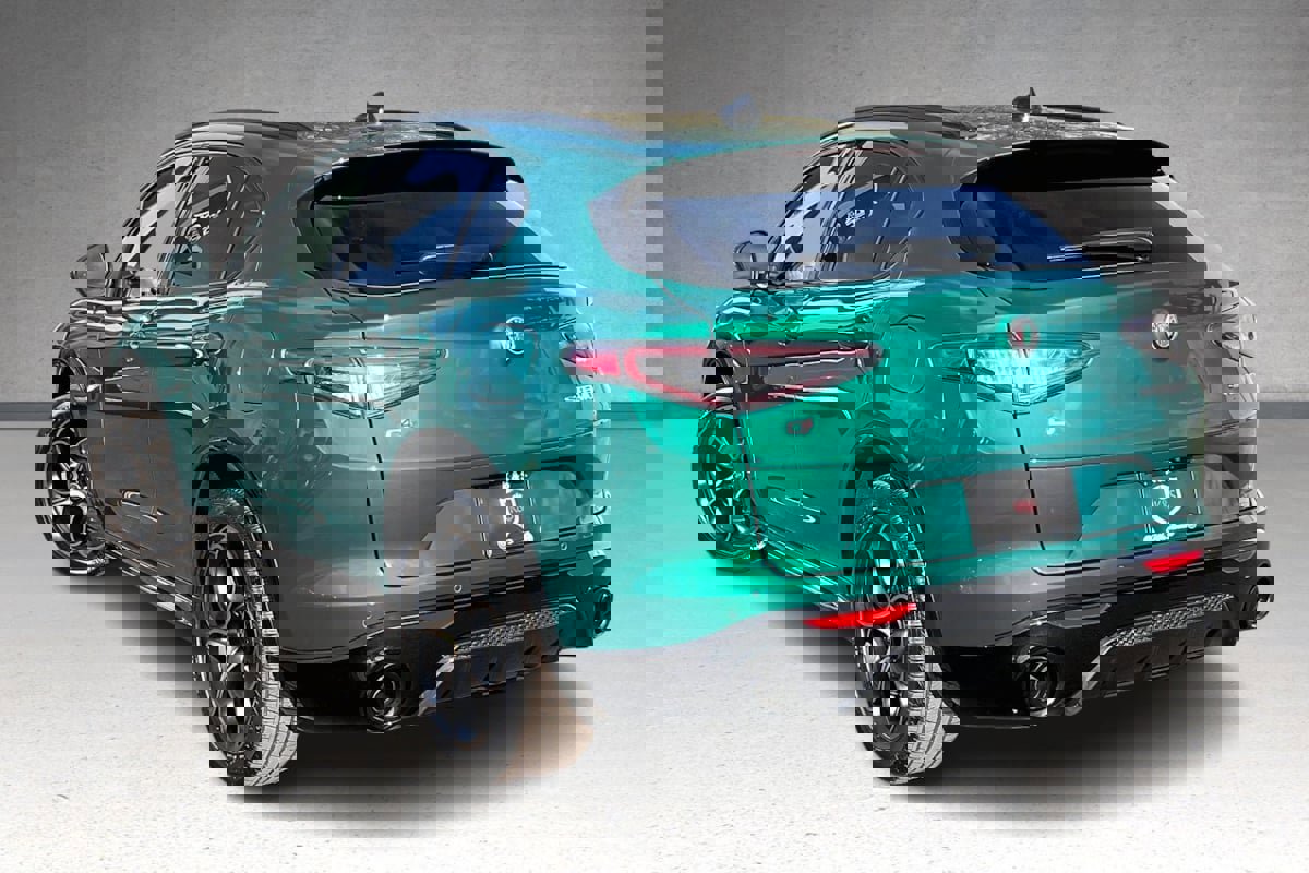 New 2025 Alfa Romeo Stelvio Sprint image 3