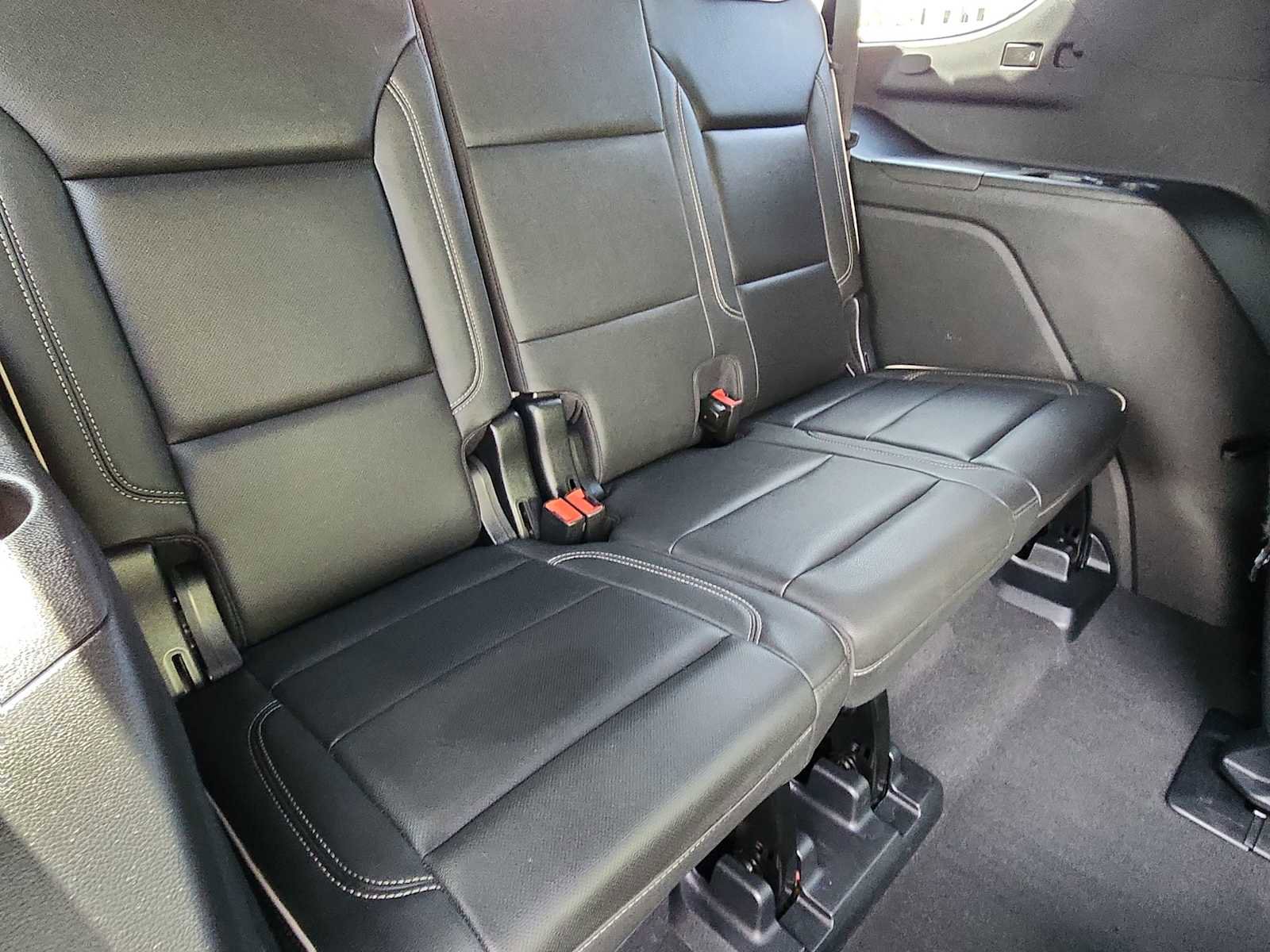 Used 2023 GMC Yukon SLT image 31