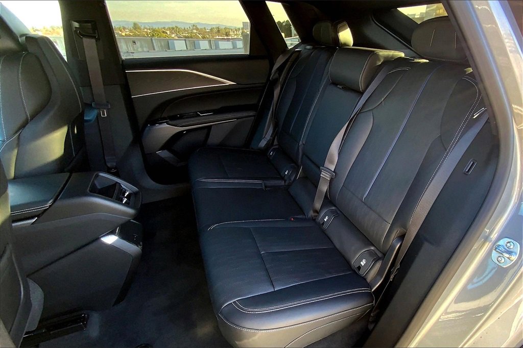 New 2025 Cadillac Lyriq Luxury image 29