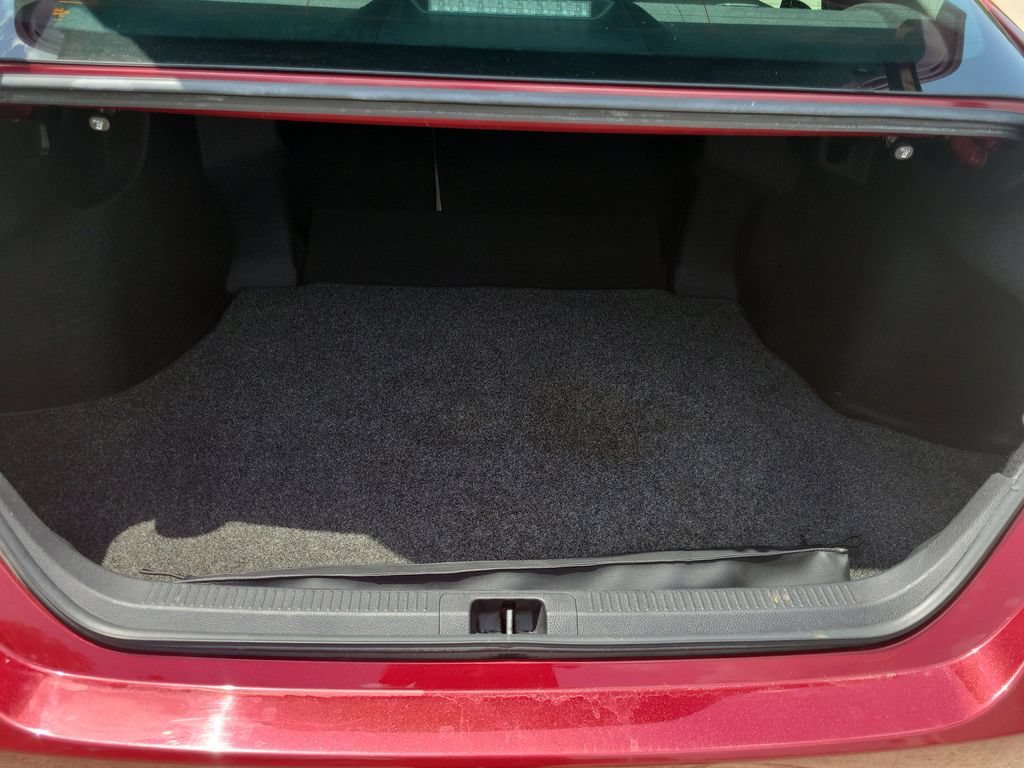 Certified 2018 Toyota Camry LE FWD image 31