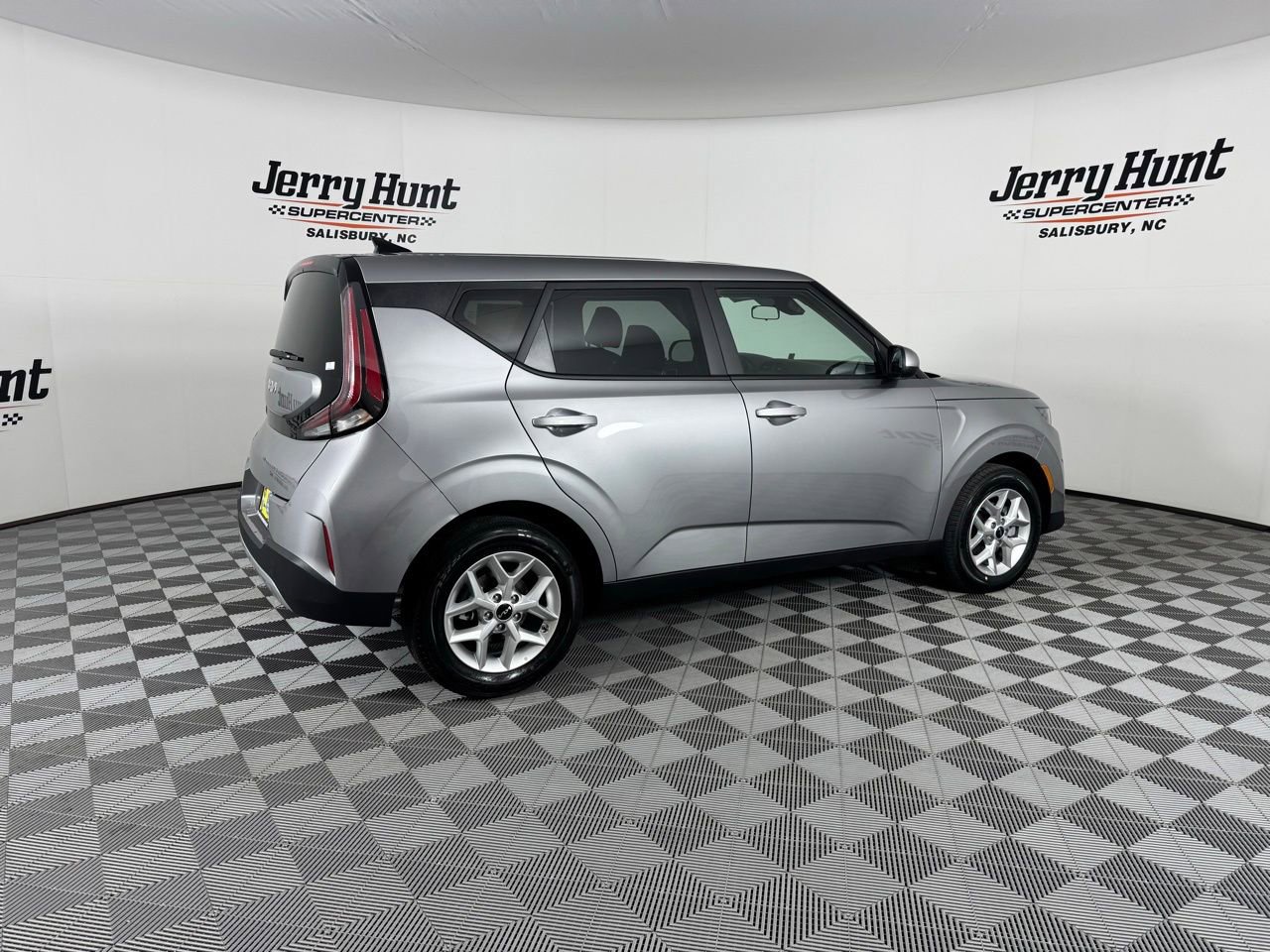 Used 2025 Kia Soul LX w/ LX Technology Package FWD image 13