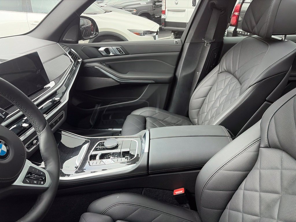 Used 2026 BMW X5 xDrive40i w/ M Sport Package AWD/4WD image 8