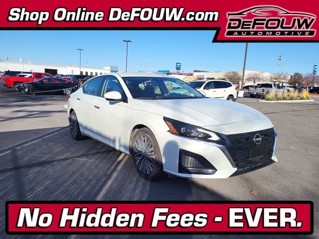 Used 2023 Nissan Altima 2.5 SV image 1