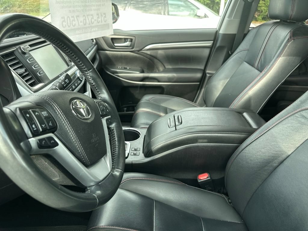 Used 2019 Toyota Highlander SE AWD/4WD image 9