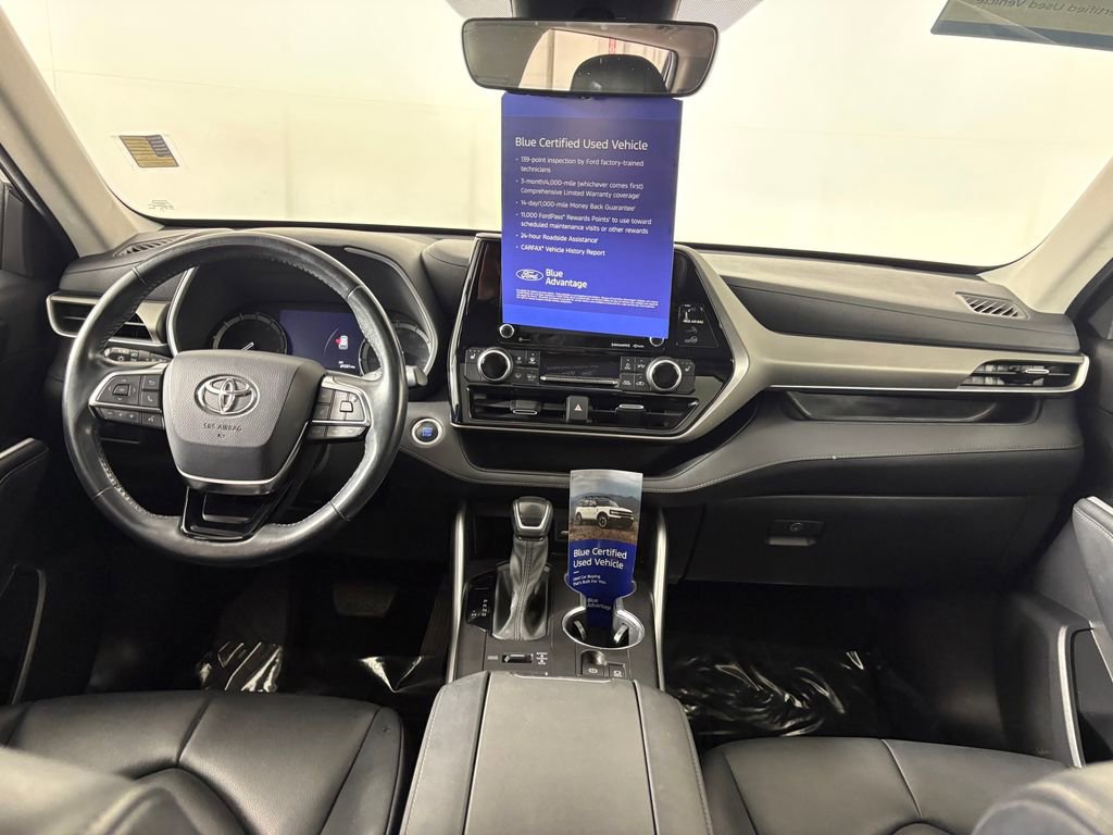 Used 2021 Toyota Highlander XLE AWD/4WD image 28