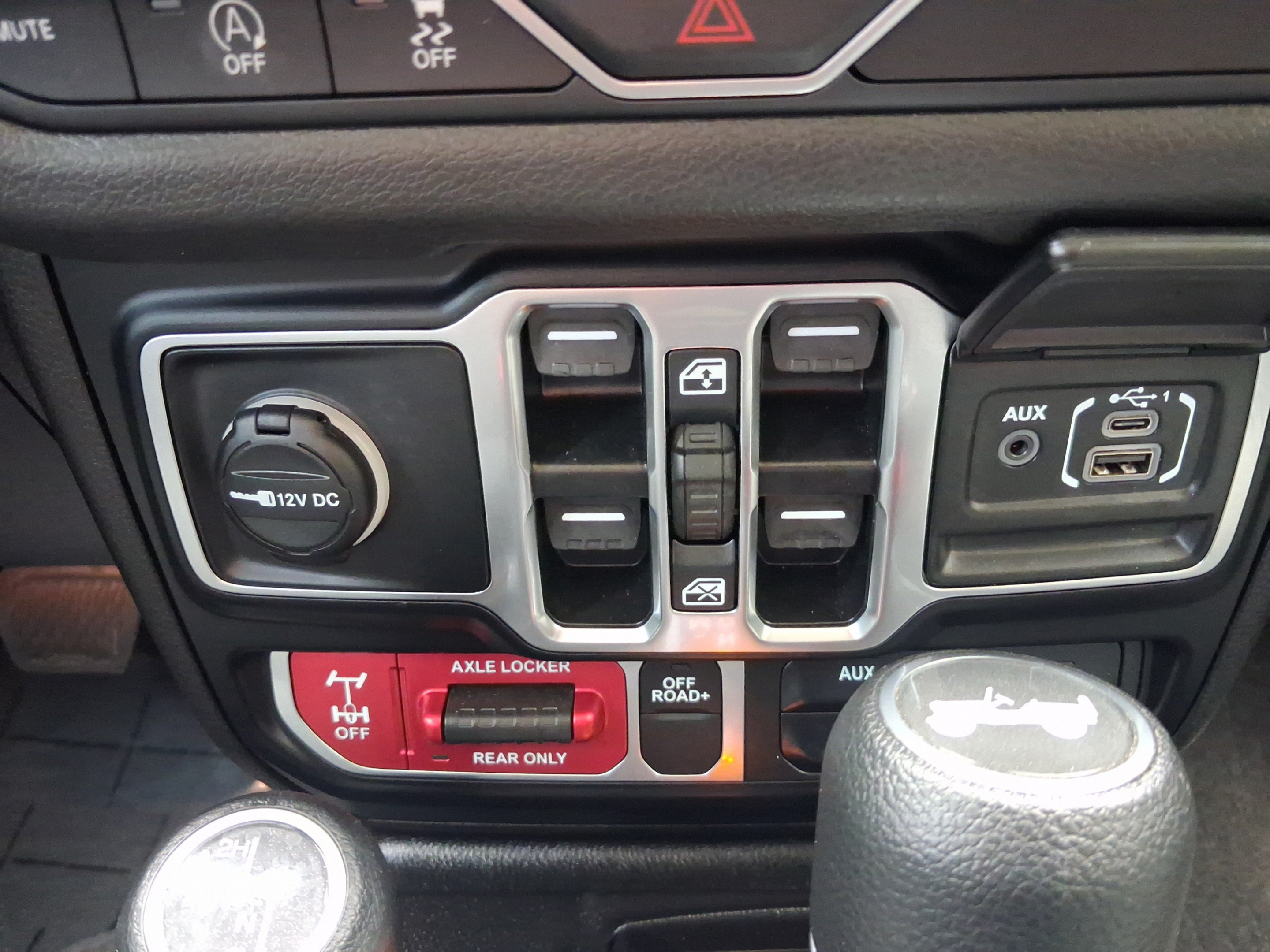 Used 2025 Jeep Wrangler Unlimited Sport AWD/4WD image 15