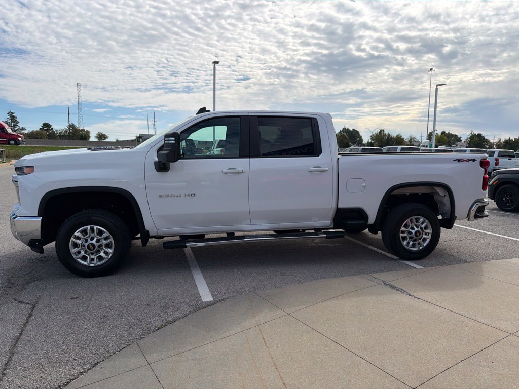 Used 2025 Chevrolet Silverado 2500 LT w/ Convenience Package AWD/4WD image 6