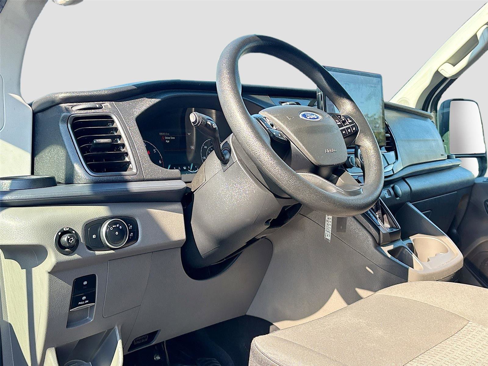 Used 2023 Ford Transit 350 XLT image 9