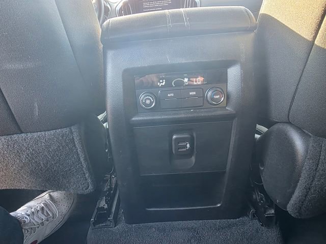 Used 2023 Chevrolet Traverse LT w/ Rear Camera Mirror Package image 14