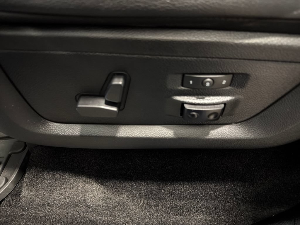 Used 2017 RAM 1500 Laramie w/ Convenience Group AWD/4WD image 29