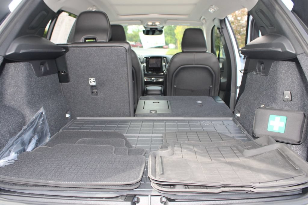 Used 2026 Volvo XC40 B5 Plus w/ Protection Package Premier AWD/4WD image 30