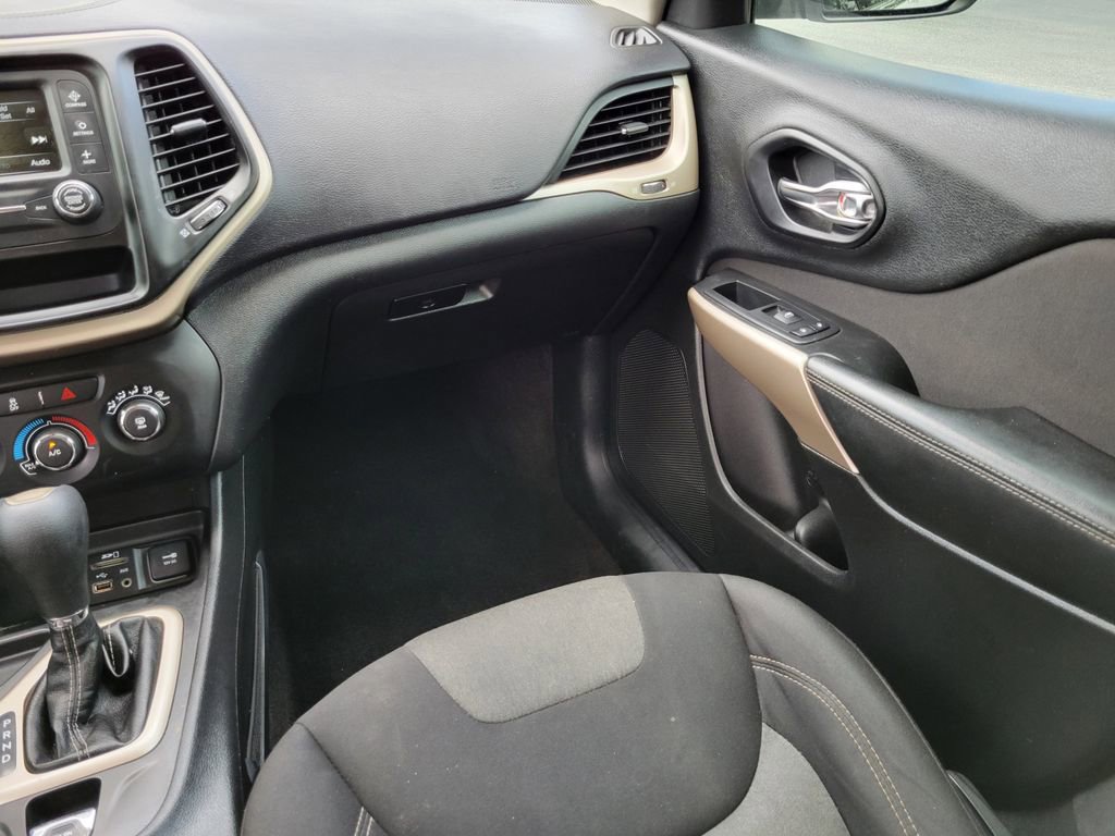 Used 2018 Jeep Cherokee Latitude image 19