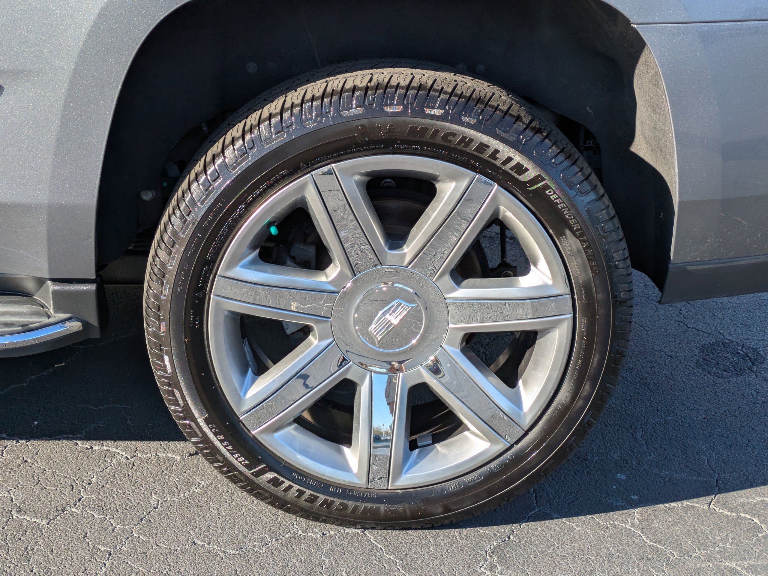 Used 2019 Cadillac Escalade Luxury image 10