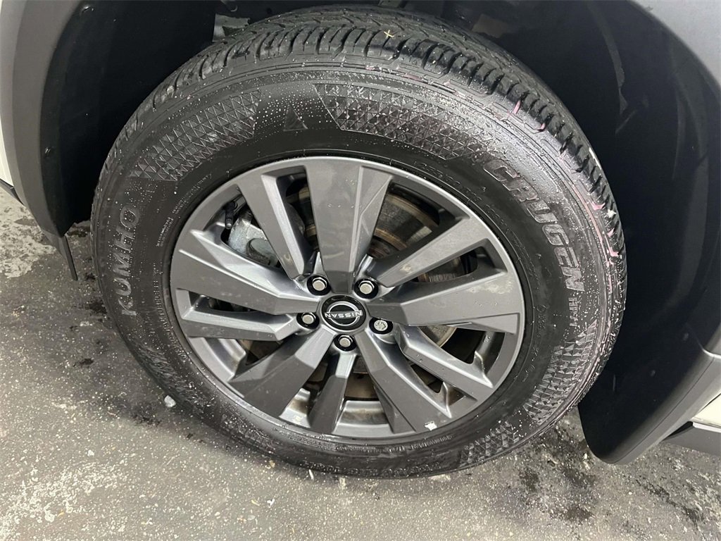 Used 2024 Nissan Pathfinder SV image 10