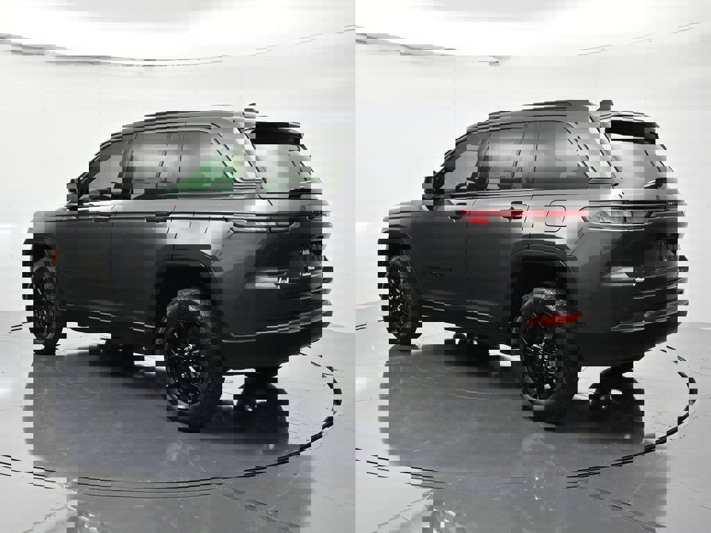 New 2026 Jeep Grand Cherokee Altitude image 7