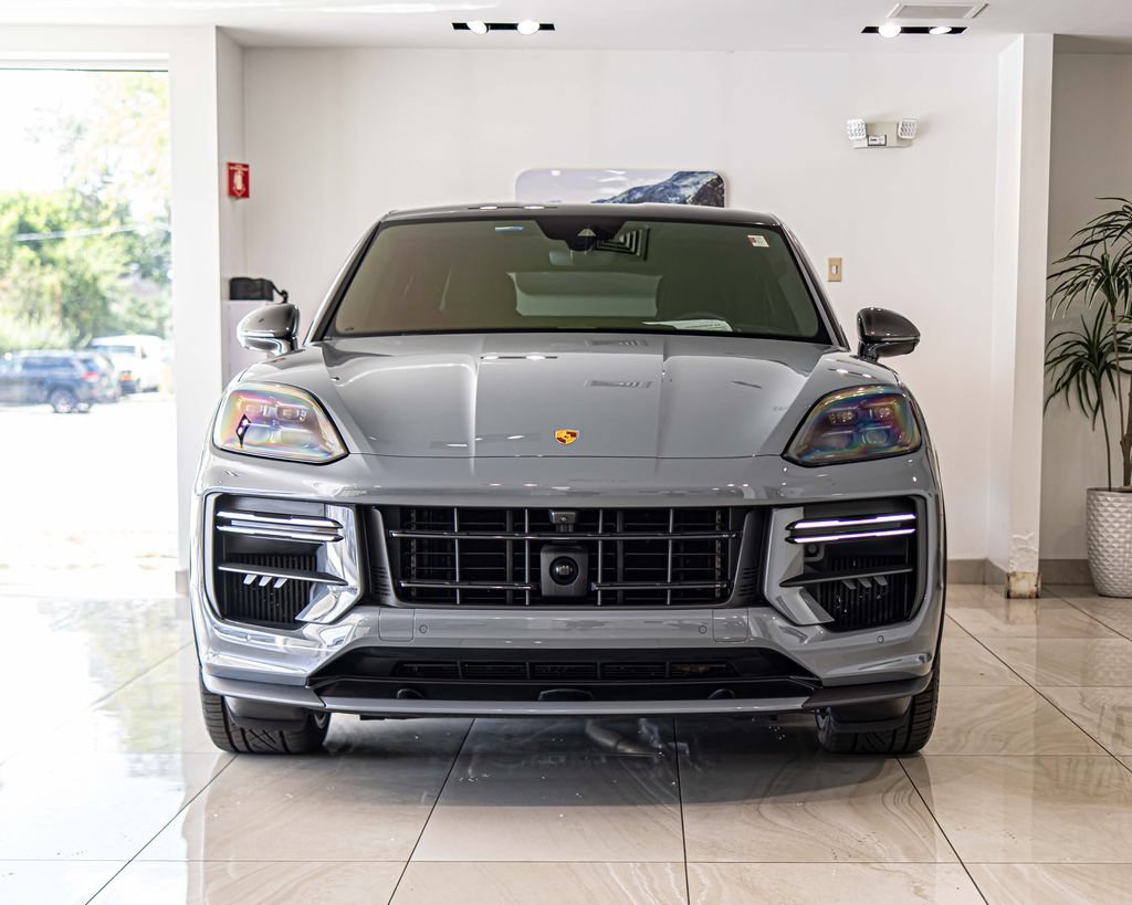 Used 2024 Porsche Cayenne Turbo GT AWD/4WD image 2