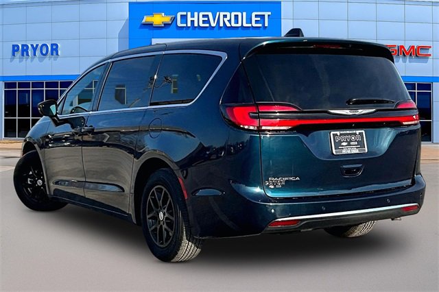 Used 2025 Chrysler Pacifica Select image 4