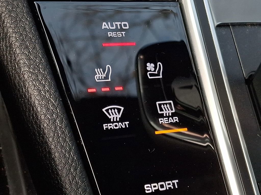 Used 2023 Porsche Cayenne w/ Premium Package image 22