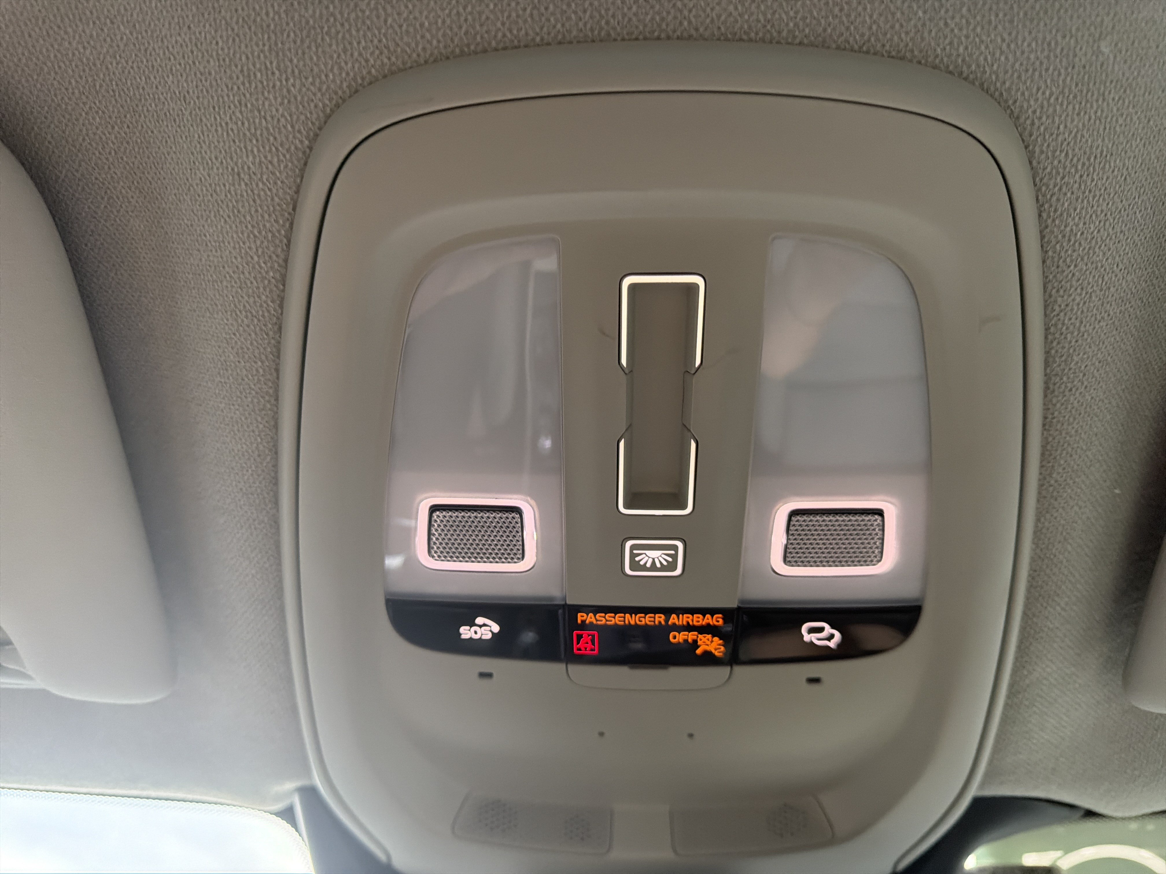 Certified 2024 Volvo XC40 B5 Plus AWD/4WD image 29