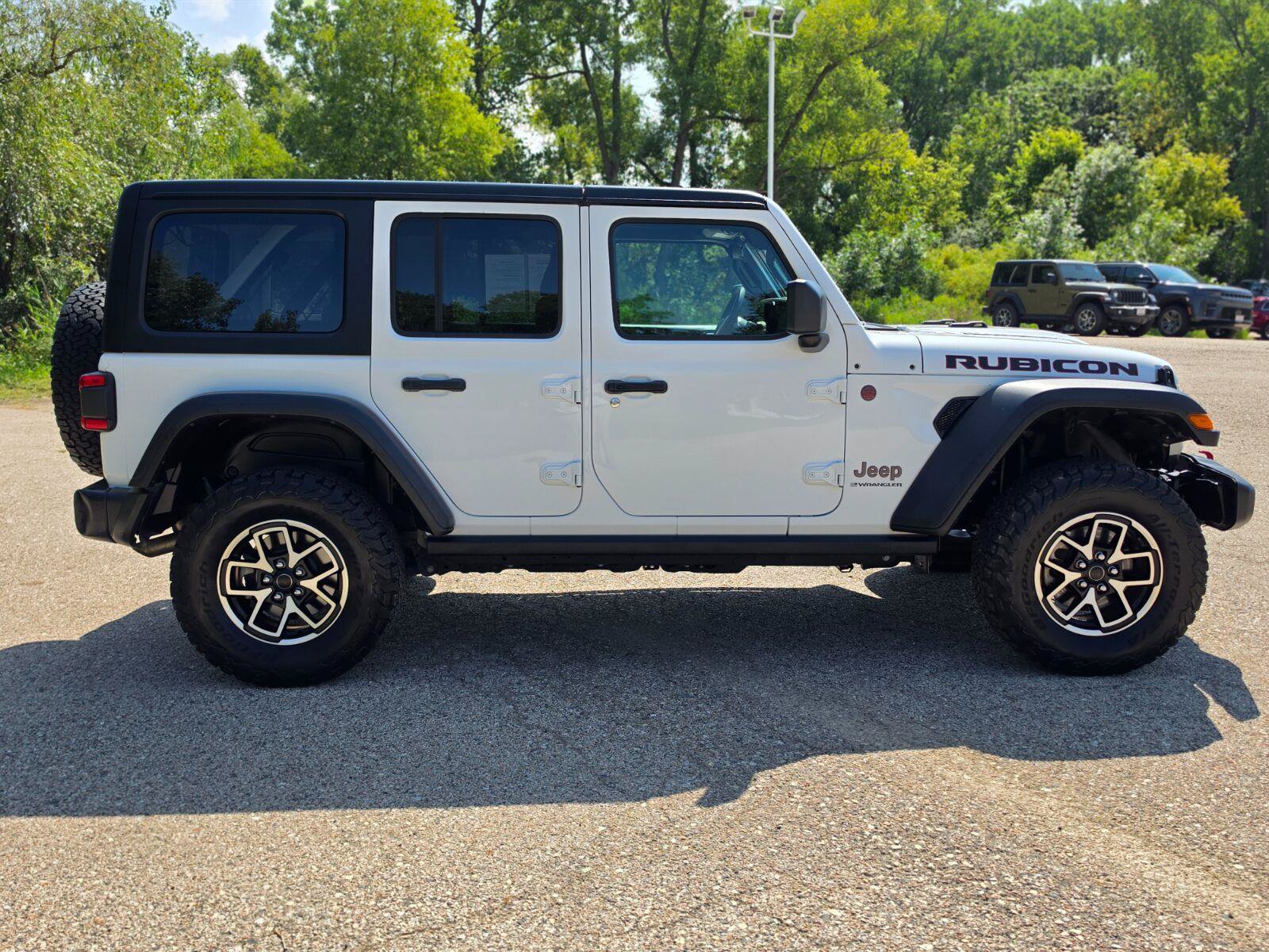 Used 2024 Jeep Wrangler Unlimited Rubicon AWD/4WD image 6
