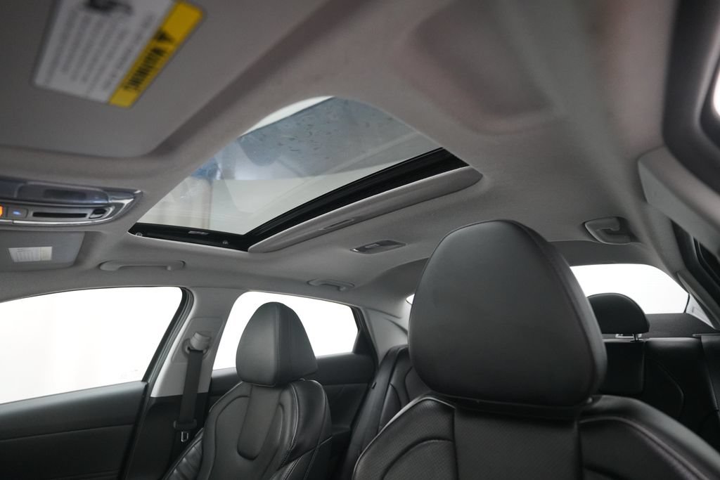 Used 2024 Hyundai Elantra Limited FWD image 30