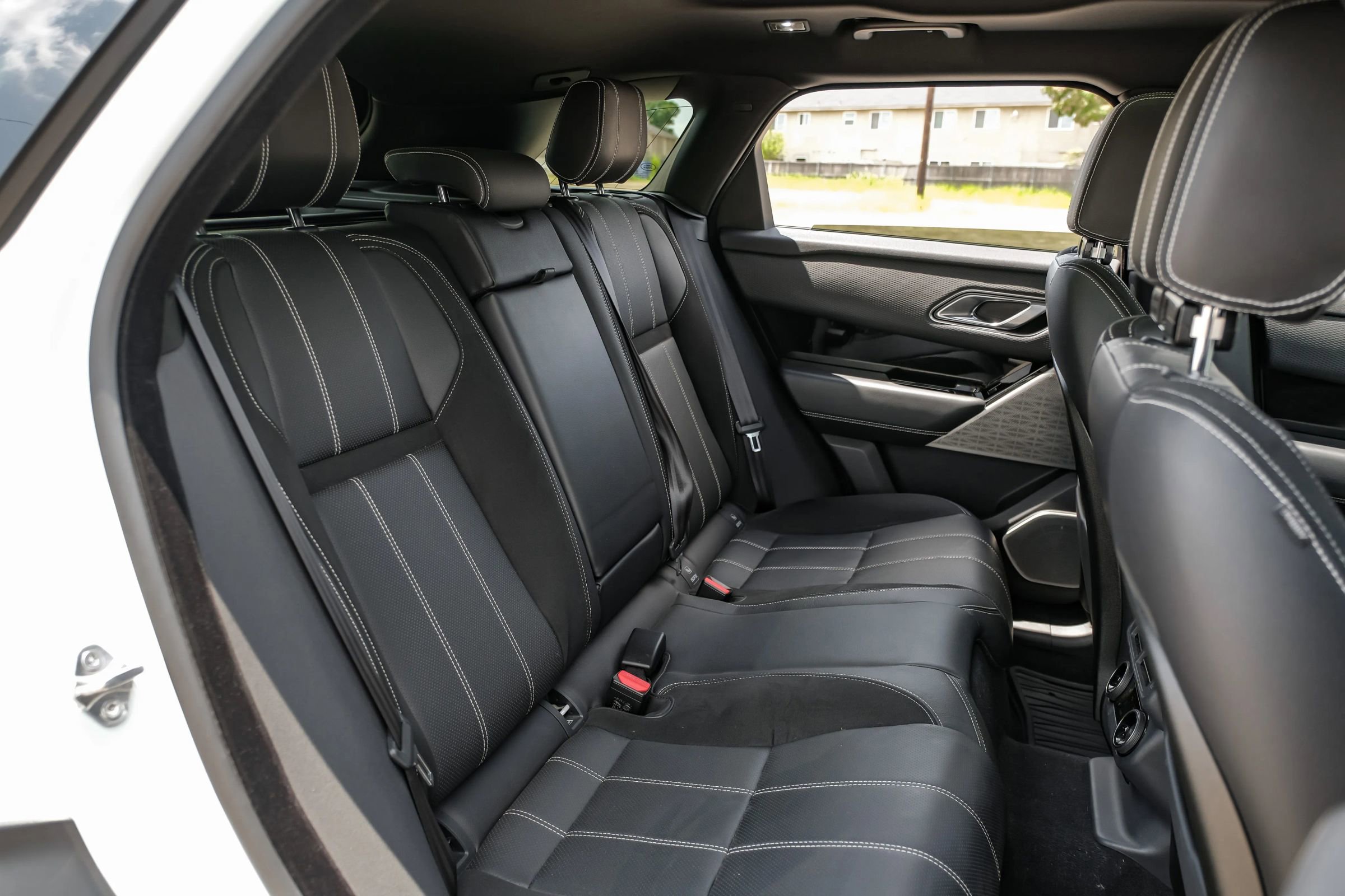 Used 2018 Land Rover Range Rover Velar R-Dynamic SE image 31