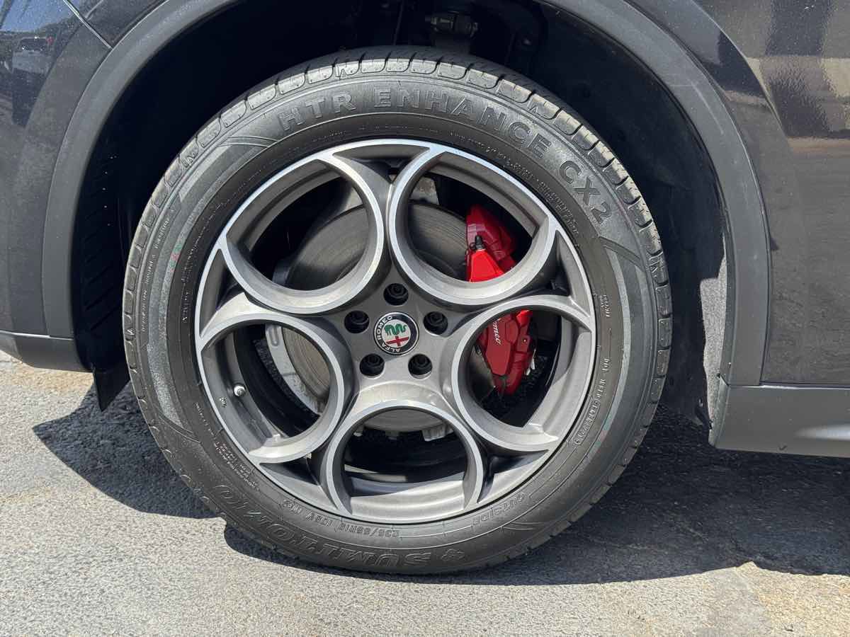 Used 2018 Alfa Romeo Stelvio Ti image 7