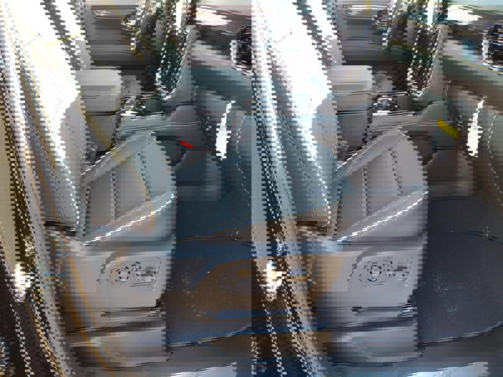 New 2026 GMC Yukon Elevation image 8