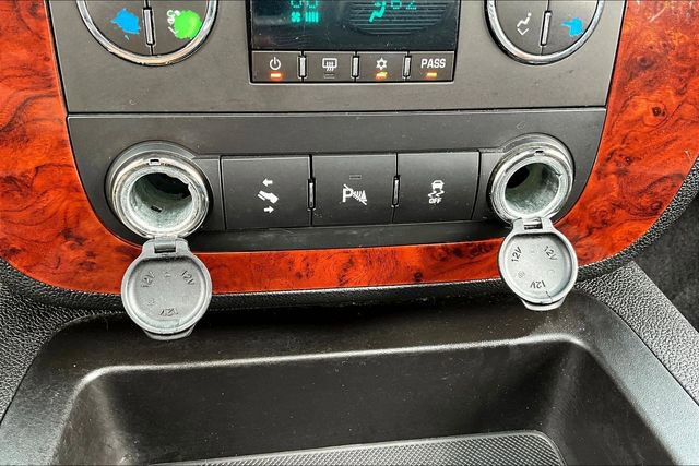 Used 2013 Chevrolet Suburban LT w/ Luxury Package image 15