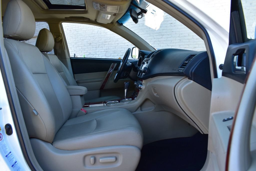 Used 2013 Toyota Highlander Limited AWD/4WD image 14