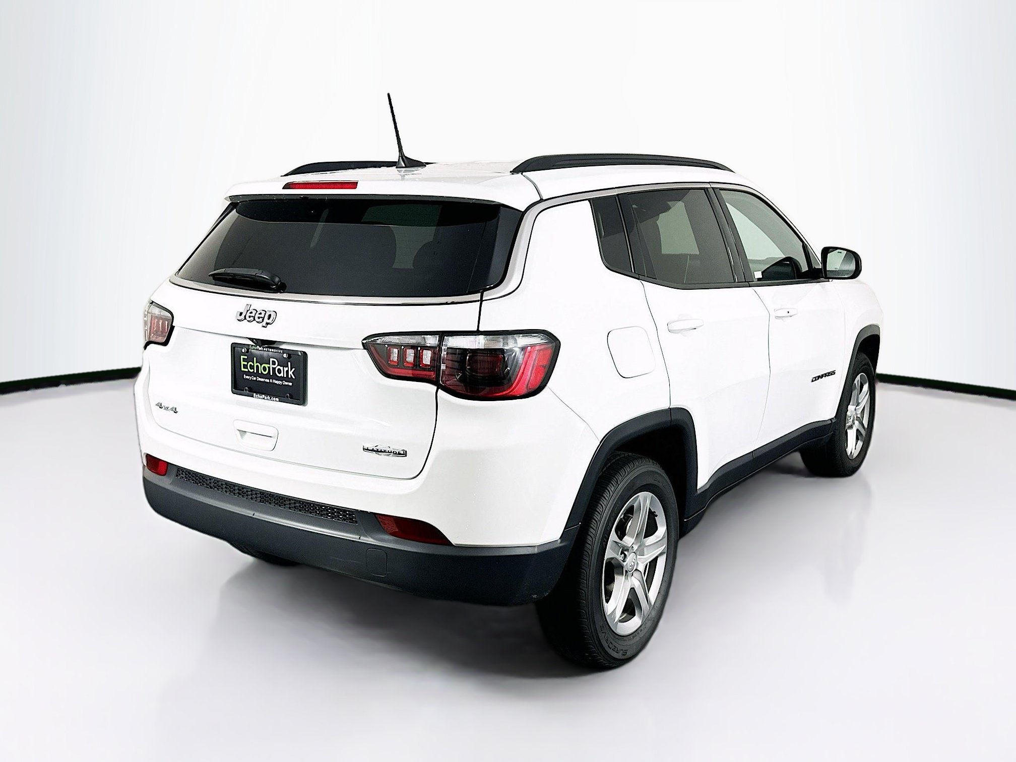 Used 2024 Jeep Compass Latitude AWD/4WD image 9