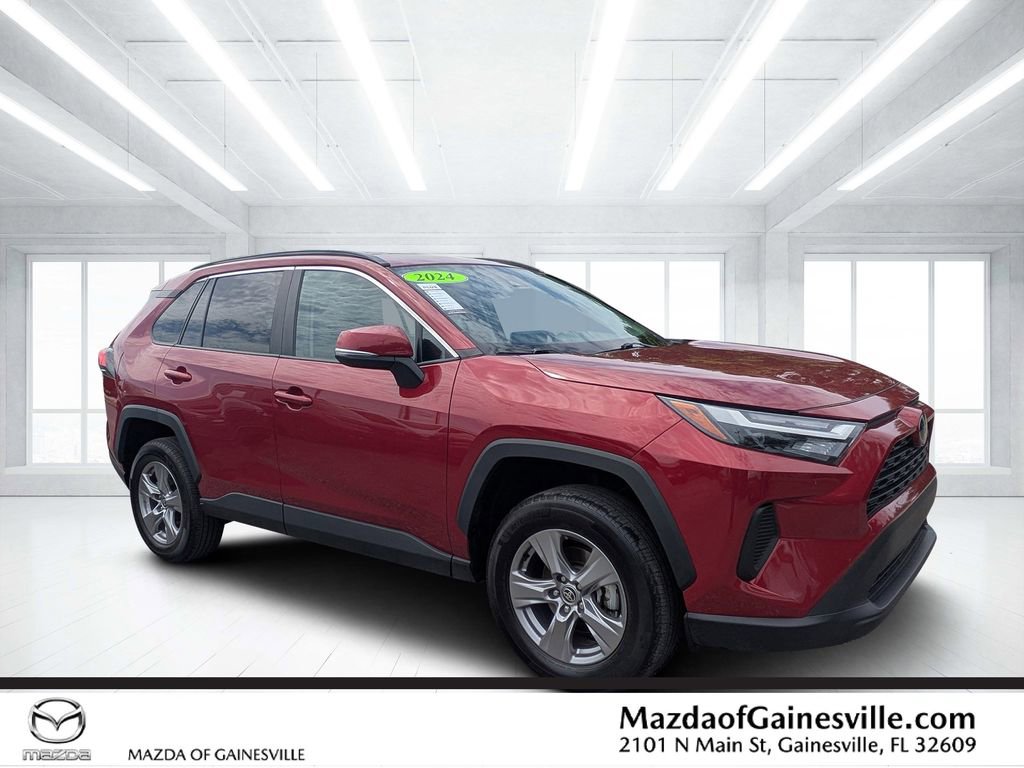 Used 2025 Toyota RAV4 XLE AWD/4WD image 1
