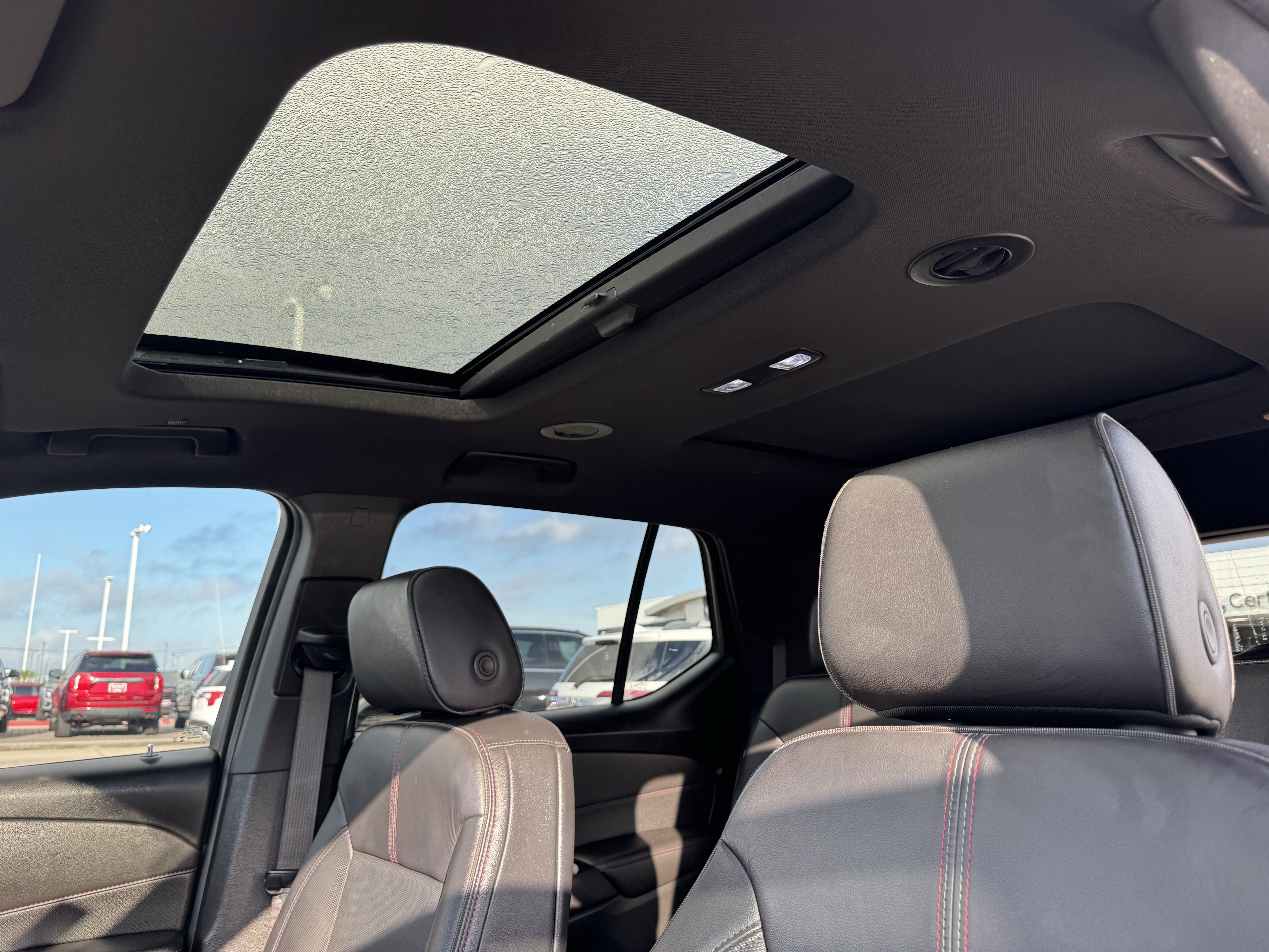 Used 2023 Chevrolet Traverse RS image 27