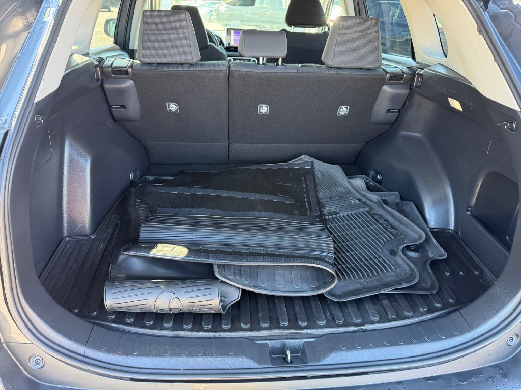 Used 2025 Toyota RAV4 LE AWD/4WD image 23
