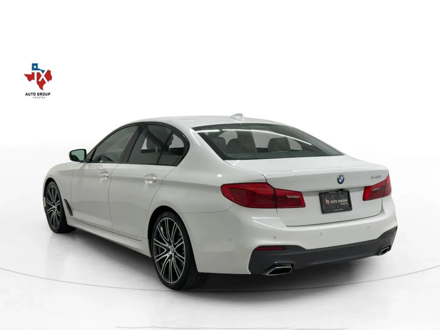 Used 2019 BMW 540i w/ M Sport Package image 4